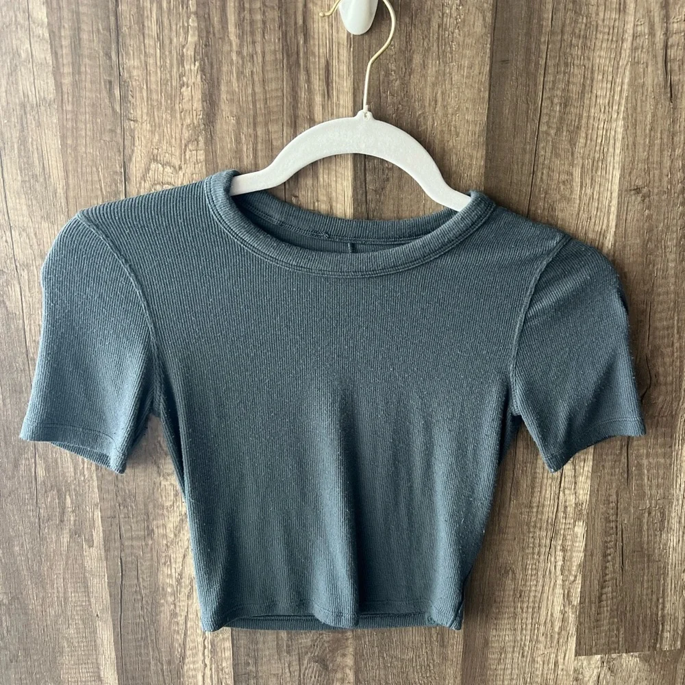 Lululemon Hold Tight Crop shirt short sleeve size women’s 2 Grey - Picture 5 of 7